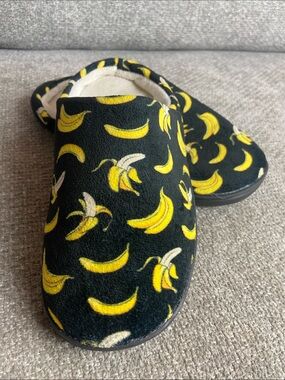 Banana Slippers large 40-41. Size 10 Unisex